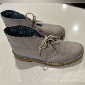 Clarks Originals Desert Boots – Women’s Size 9 – Grey Stone Nubuck